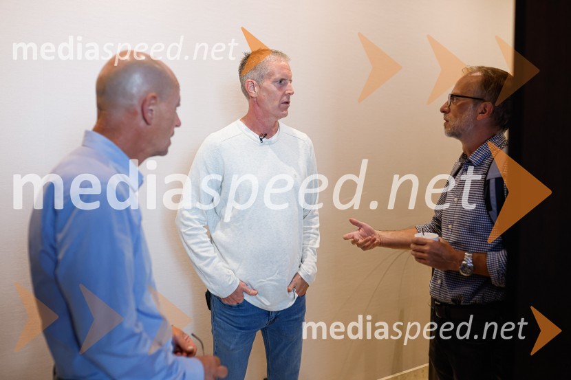  ... ;  Alex Rogers , podjetnik, politični aktivist, ustanovitelj in izvršni direktor številnih uspešnih podjetji;  ... Popolna legalizacija konoplje je največja gospodarska priložnost za Slovenijo, tiskovna konferenca