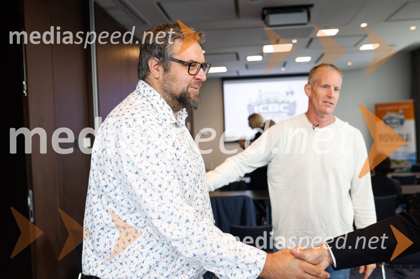  ... ;  Alex Rogers , podjetnik, politični aktivist, ustanovitelj in izvršni direktor številnih uspešnih podjetjiPopolna legalizacija konoplje je največja gospodarska priložnost za Slovenijo, tiskovna konferenca