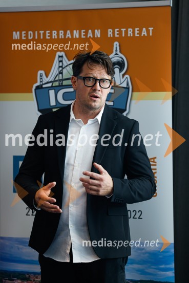  Boštjan Klun, Klun komunikacijePopolna legalizacija konoplje je največja gospodarska priložnost za Slovenijo, tiskovna konferenca