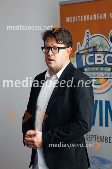  Boštjan Klun, Klun komunikacijePopolna legalizacija konoplje je največja gospodarska priložnost za Slovenijo, tiskovna konferenca