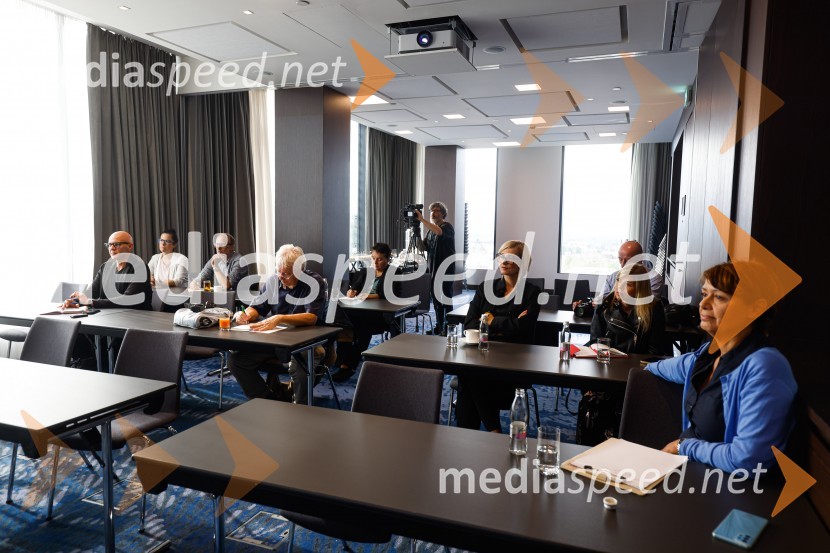 Popolna legalizacija konoplje je največja gospodarska priložnost za Slovenijo, tiskovna konferenca