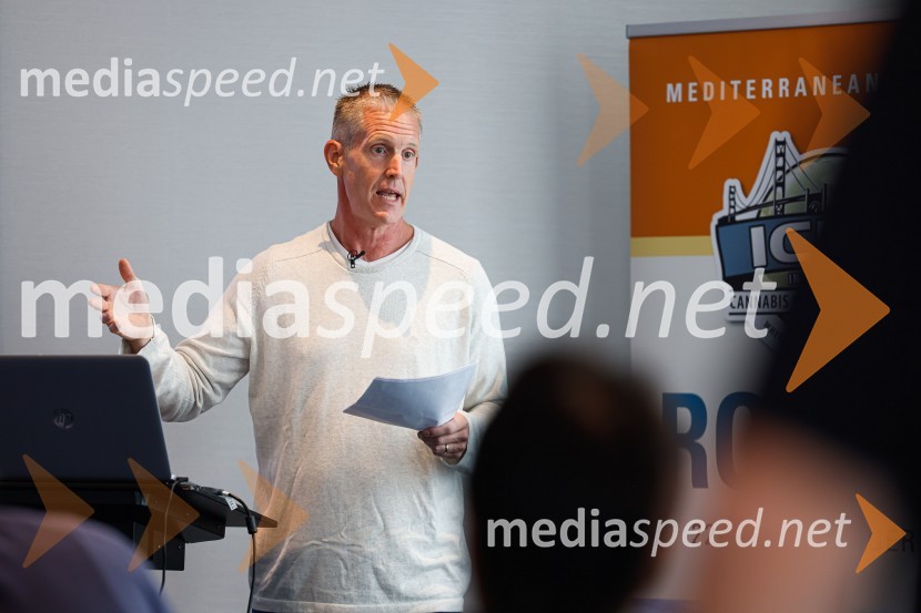  Alex Rogers , podjetnik, politični aktivist, ustanovitelj in izvršni direktor številnih uspešnih podjetjiPopolna legalizacija konoplje je največja gospodarska priložnost za Slovenijo, tiskovna konferenca