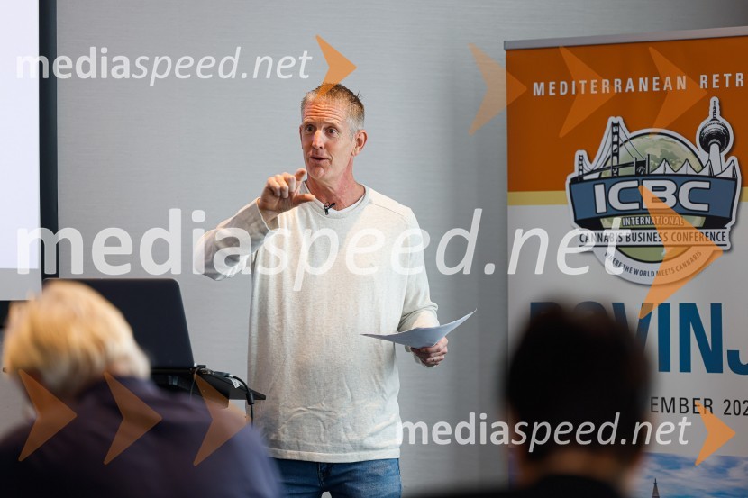  Alex Rogers , podjetnik, politični aktivist, ustanovitelj in izvršni direktor številnih uspešnih podjetjiPopolna legalizacija konoplje je največja gospodarska priložnost za Slovenijo, tiskovna konferenca