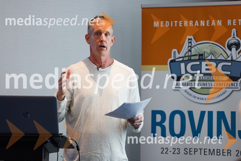  Alex Rogers , podjetnik, politični aktivist, ustanovitelj in izvršni direktor številnih uspešnih podjetjiPopolna legalizacija konoplje je največja gospodarska priložnost za Slovenijo, tiskovna konferenca