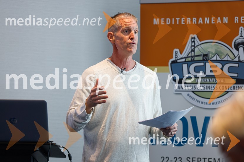  Alex Rogers , podjetnik, politični aktivist, ustanovitelj in izvršni direktor številnih uspešnih podjetjiPopolna legalizacija konoplje je največja gospodarska priložnost za Slovenijo, tiskovna konferenca