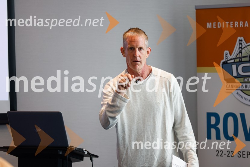  Alex Rogers , podjetnik, politični aktivist, ustanovitelj in izvršni direktor številnih uspešnih podjetjiPopolna legalizacija konoplje je največja gospodarska priložnost za Slovenijo, tiskovna konferenca