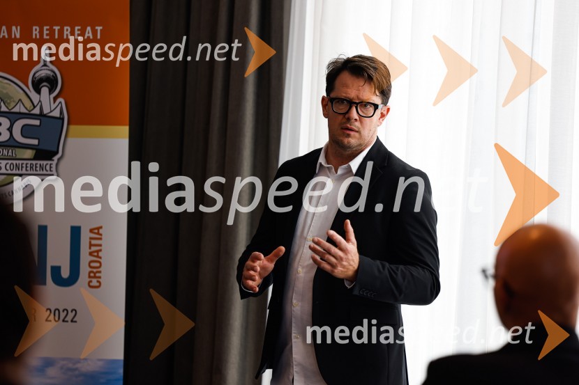  Boštjan Klun, Klun komunikacijePopolna legalizacija konoplje je največja gospodarska priložnost za Slovenijo, tiskovna konferenca