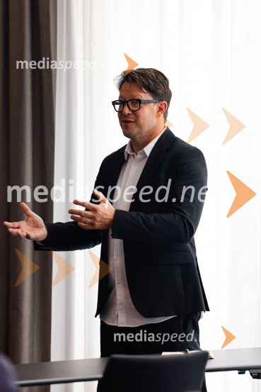  Boštjan Klun, Klun komunikacijePopolna legalizacija konoplje je največja gospodarska priložnost za Slovenijo, tiskovna konferenca