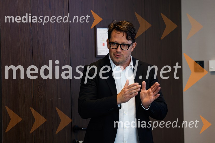  Boštjan Klun, Klun komunikacijePopolna legalizacija konoplje je največja gospodarska priložnost za Slovenijo, tiskovna konferenca