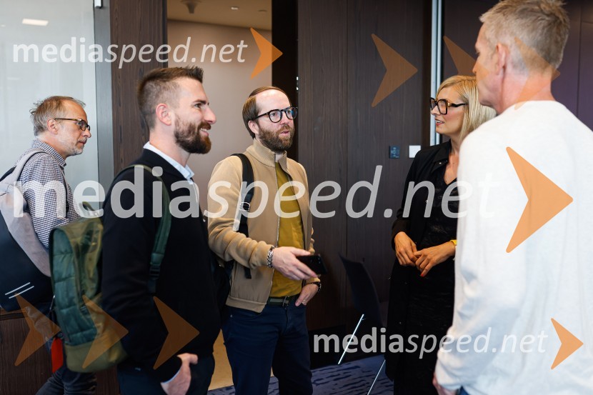  ... ;  ... ;  ... ;  Alex Rogers , podjetnik, politični aktivist, ustanovitelj in izvršni direktor številnih uspešnih podjetjiPopolna legalizacija konoplje je največja gospodarska priložnost za Slovenijo, tiskovna konferenca