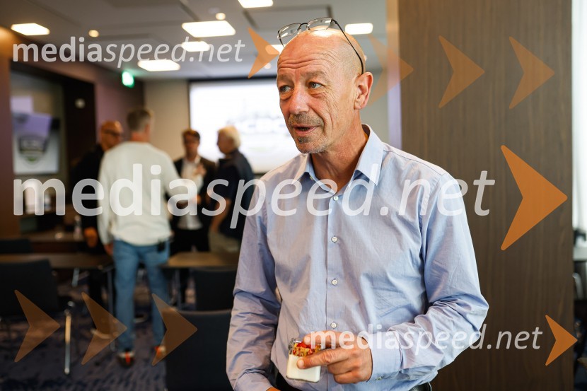 Popolna legalizacija konoplje je največja gospodarska priložnost za Slovenijo, tiskovna konferenca