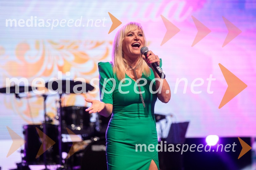  Nuša Derenda, pevkaVeliki dobrodelni koncert Vilijem Julijan 2022