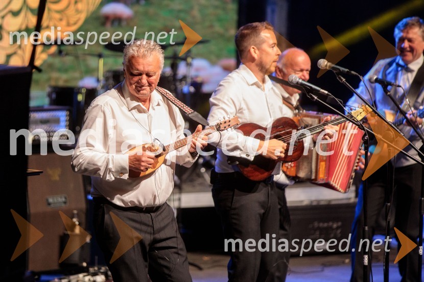  Valentin  Južnič, član skupine Prifarski muzikanti;  Dejan Šuštar, Prifarski muzikantiVeliki dobrodelni koncert Vilijem Julijan 2022