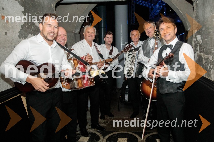  Dejan Šuštar, Prifarski muzikanti;  Martin Marinč, član skupine Prifarski muzikanti;  ... ;  ... ;  Toni Obranovič, član skupine Prifarski muzikanti; dr. Mitja Ferenc, član skupine Prifarski muzikanti;  Jernej Pečak, član skupine Prifarski muzikantiVeliki dobrodelni koncert Vilijem Julijan 2022