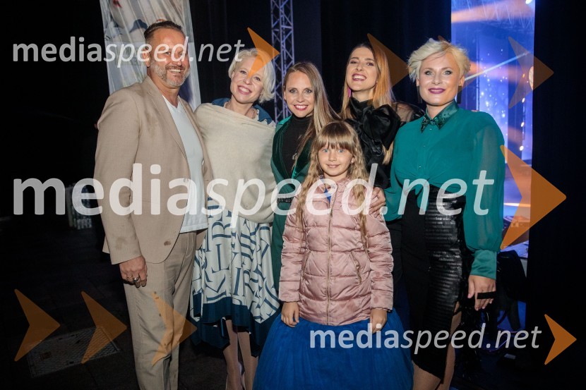  Miki Vlahović,  član skupine Victory; mag. Urška Klakočar Zupančič, predsednica Državnega zbora RS, podpredsednica Gibanja Svoboda;  Tinkara Fortuna, skupina Bepop;  Ella Vita Bezenšek;  Alenka  Husič, pevka, skupina Sopranos, skupina Bepop;  Ana  Praznik, voditeljica, pevka BepopVeliki dobrodelni koncert Vilijem Julijan 2022