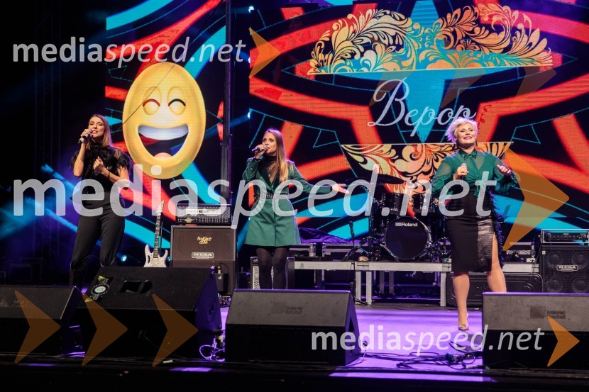  Alenka  Husič, pevka, skupina Sopranos, skupina Bepop;  Tinkara Fortuna, skupina Bepop;  Ana  Praznik, voditeljica, pevka BepopVeliki dobrodelni koncert Vilijem Julijan 2022