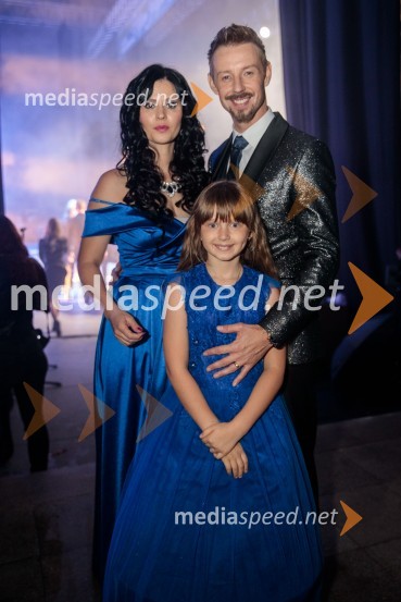  Nina  Bezenšek, društvo Viljem Julijan;  Ella Vita Bezenšek;  Gregor Bezenšek, glasbenik, Soulgreg artist, društvo Viljem JulijanVeliki dobrodelni koncert Vilijem Julijan 2022