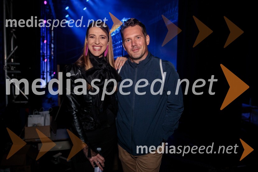  Alenka  Husič, pevka, skupina Sopranos, skupina Bepop;  ... Veliki dobrodelni koncert Vilijem Julijan 2022