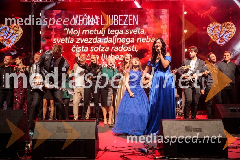  Gregor Bezenšek, glasbenik, Soulgreg artist, društvo Viljem Julijan;  Ella Vita Bezenšek;  Nina  Bezenšek, društvo Viljem JulijanVeliki dobrodelni koncert Vilijem Julijan 2022