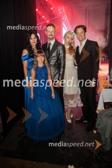  Nina  Bezenšek, društvo Viljem Julijan;  Ella Vita Bezenšek;  Gregor Bezenšek, glasbenik, Soulgreg artist, društvo Viljem Julijan;  Ajda Bezenšek, strokovna direktorica izobraževalnih programov v Eksena;  Domen Valič, igralecVeliki dobrodelni koncert Vilijem Julijan 2022