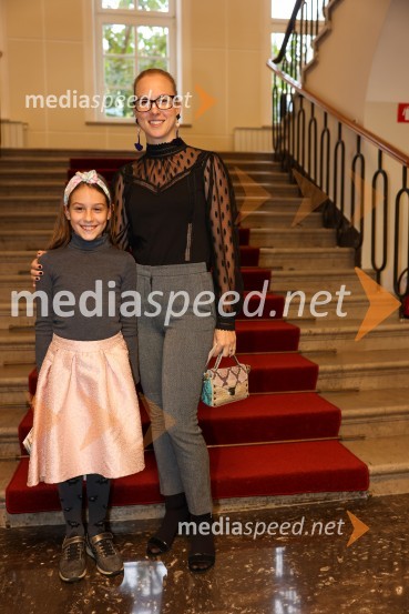  Zoja Petrovič;  Barbara Petrovič, vodja marketinga in odnosov za javnostmi SLG CeljeRobin Hood, premiera mladinske predstave v SLG Celje