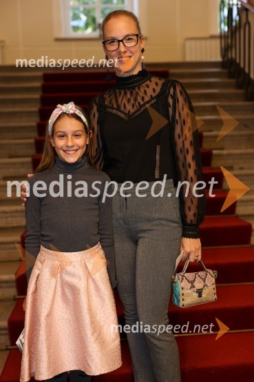  Zoja Petrovič;  Barbara Petrovič, vodja marketinga in odnosov za javnostmi SLG CeljeRobin Hood, premiera mladinske predstave v SLG Celje