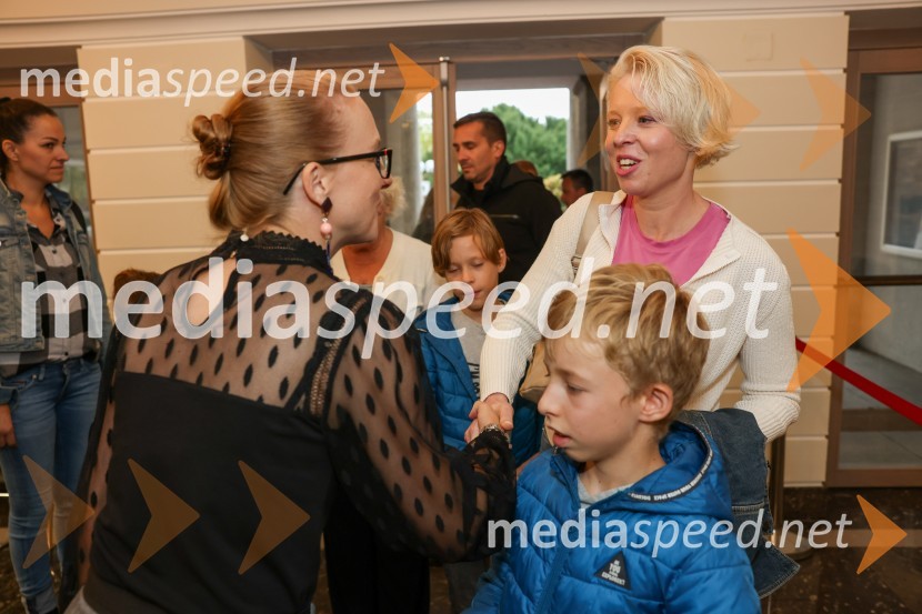  Barbara Petrovič, vodja marketinga in odnosov za javnostmi SLG Celje;  ... ; mag. Urška Klakočar Zupančič, predsednica Državnega zbora RS, podpredsednica, Gibanje SvobodaRobin Hood, premiera mladinske predstave v SLG Celje