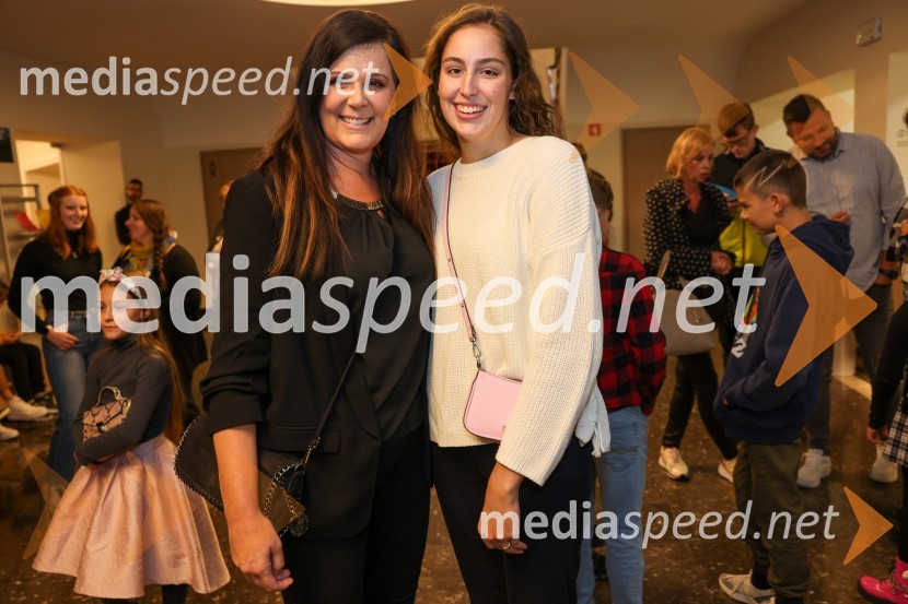  Janja Sluga, poslanka DZ;  Kaja SlugaRobin Hood, premiera mladinske predstave v SLG Celje