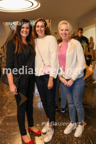  Janja Sluga, poslanka DZ;  Kaja Sluga; mag. Urška Klakočar Zupančič, predsednica Državnega zbora RS, podpredsednica, Gibanje SvobodaRobin Hood, premiera mladinske predstave v SLG Celje