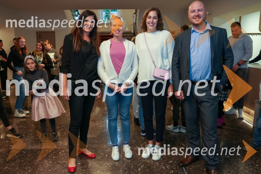  Janja Sluga, poslanka DZ; mag. Urška Klakočar Zupančič, predsednica Državnega zbora RS, podpredsednica, Gibanje Svoboda;  Kaja Sluga;  Miha Lamut, poslanec, Gibanje SvobodaRobin Hood, premiera mladinske predstave v SLG Celje