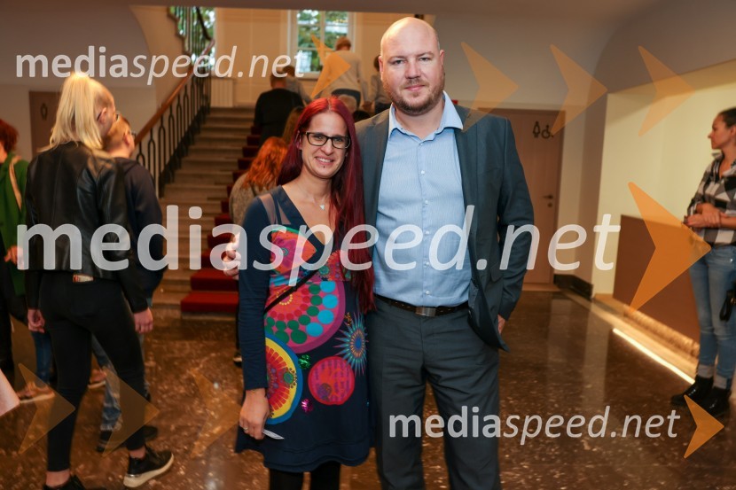  Maja Lamut;  Miha Lamut, poslanec, Gibanje SvobodaRobin Hood, premiera mladinske predstave v SLG Celje