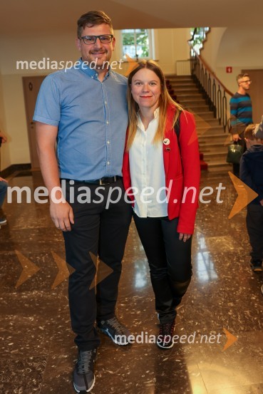  Darjan Domadenik, oblikovalec svetlobe;  Mateja Kokol, režiserkaRobin Hood, premiera mladinske predstave v SLG Celje