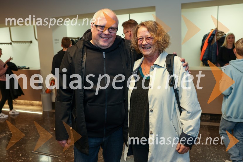  Anže Čater, inspicient, SLG Celje;  Breda Dekleva, šepetalkaRobin Hood, premiera mladinske predstave v SLG Celje