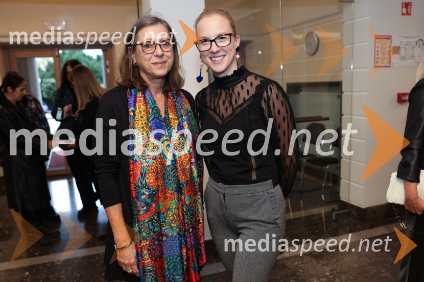  Jerneja Volfand, vodja programa SLG Celje;  Barbara Petrovič, vodja marketinga in odnosov za javnostmi SLG CeljeRobin Hood, premiera mladinske predstave v SLG Celje