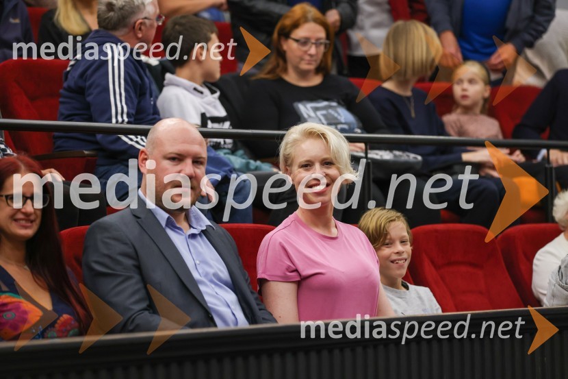  Maja Lamut;  Miha Lamut, poslanec, Gibanje Svoboda; mag. Urška Klakočar Zupančič, predsednica Državnega zbora RS, podpredsednica, Gibanje Svoboda;  David KlakočarRobin Hood, premiera mladinske predstave v SLG Celje