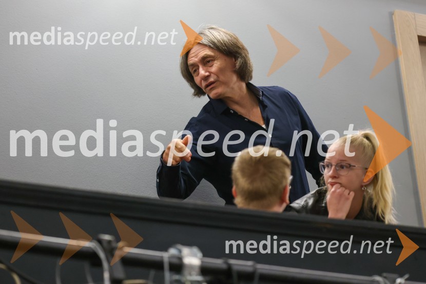  Samo M. Strelec, režiserRobin Hood, premiera mladinske predstave v SLG Celje