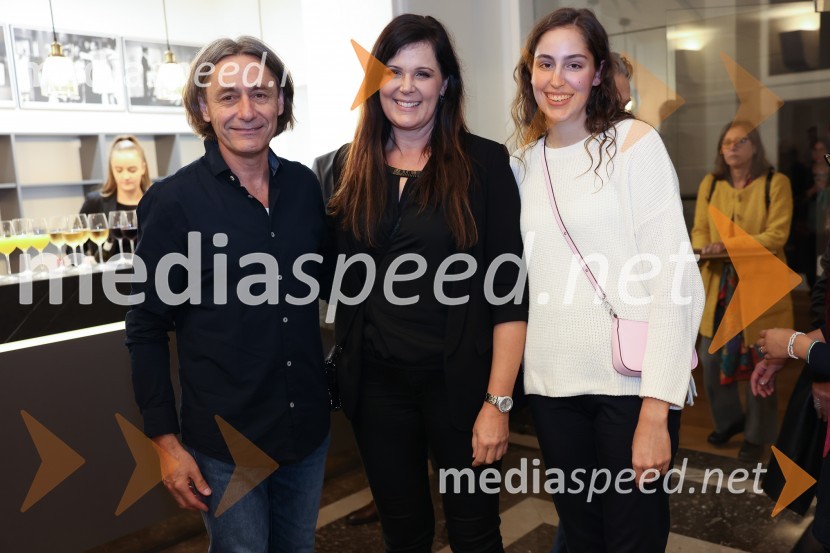  Samo M. Strelec, režiser;  Janja Sluga, poslanka DZ;  Kaja SlugaRobin Hood, premiera mladinske predstave v SLG Celje