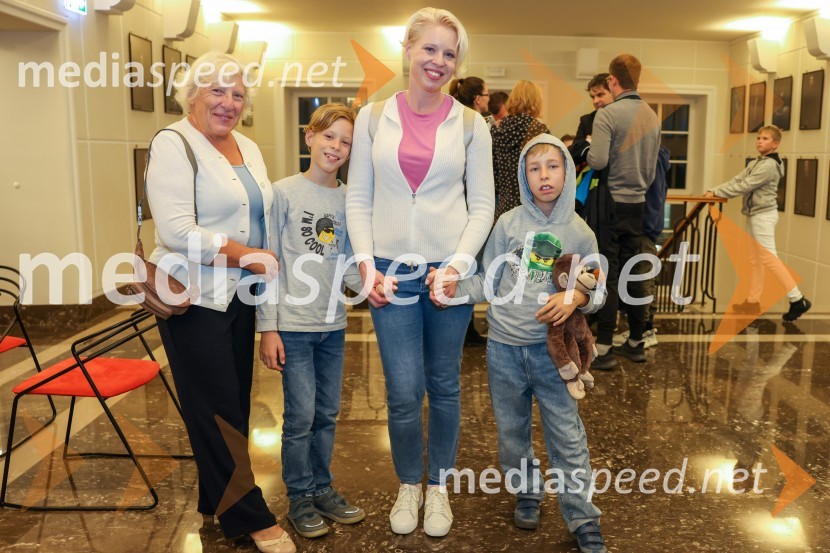  ... ;  Filip Klakočar; mag. Urška Klakočar Zupančič, predsednica Državnega zbora RS, podpredsednica, Gibanje Svoboda;  David KlakočarRobin Hood, premiera mladinske predstave v SLG Celje