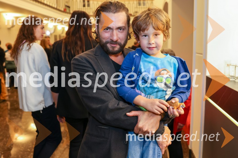  Andrej Murenc, igralec;  Krištof MurencRobin Hood, premiera mladinske predstave v SLG Celje