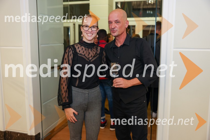  Barbara Petrovič, vodja marketinga in odnosov za javnostmi SLG Celje;  Miha Golob, upravnik in umetniški vodja, SLG CeljeRobin Hood, premiera mladinske predstave v SLG Celje