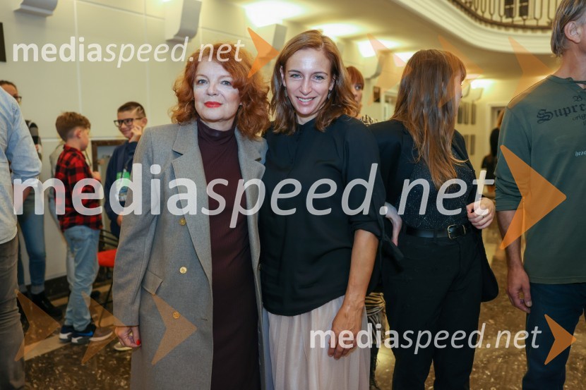  Jagoda Tovirac, igralka;  Barbara Medvešček, igralkaRobin Hood, premiera mladinske predstave v SLG Celje