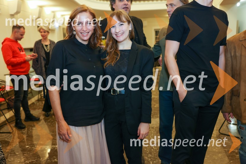  Barbara Medvešček, igralka;  Eva Stražar, igralkaRobin Hood, premiera mladinske predstave v SLG Celje