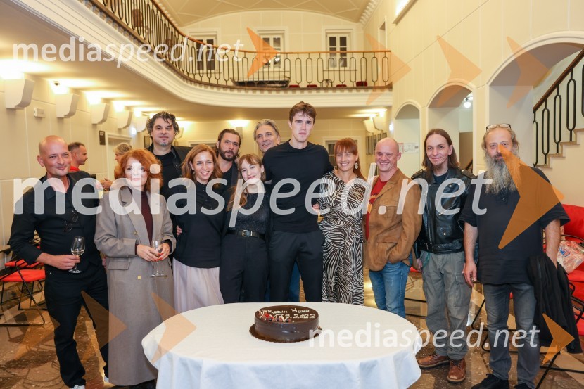  Miha Golob, upravnik in umetniški vodja, SLG Celje;  Jagoda Tovirac, igralka;  Tarek Rashid, igralec;  Barbara Medvešček, igralka;  Andrej Murenc, igralec;  Eva Stražar, igralka;  Rastko Krošl, igralec;  Urban Kuntarič, igralec;  Tanja Potočnik, igralka;  Damjan M. Trbovc, igralec;  David Čeh, igralec;  David Orešič, oblikovalec svetlobeRobin Hood, premiera mladinske predstave v SLG Celje