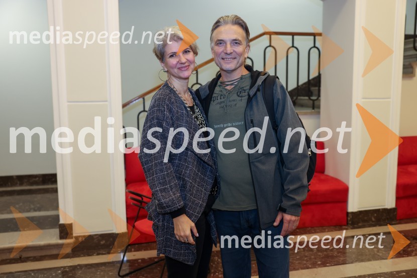  Simona Krošl, šepetalka;  Rastko Krošl, igralecRobin Hood, premiera mladinske predstave v SLG Celje