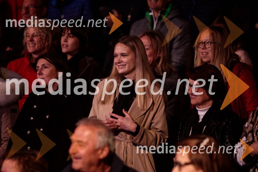  Kora Šifrer, manekenka70 let - NIČ proti VEČnosti, koncert Andreja Šifrerja v Kranju