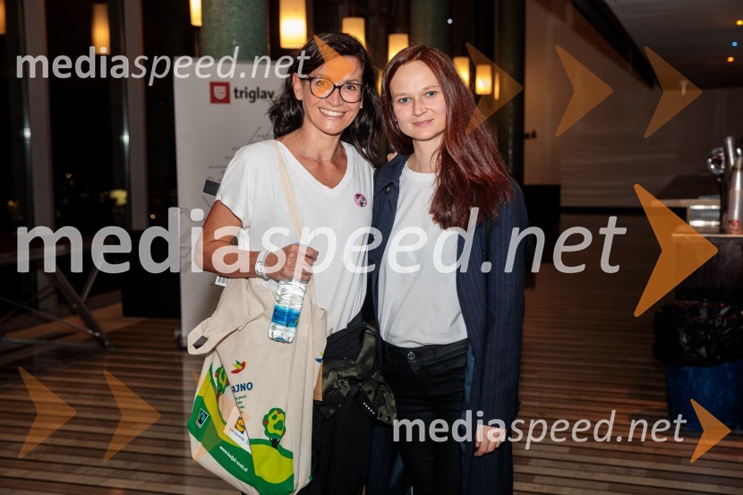  Simona  Belle, služba za stike z javnostmi MGL;  Katarina Koprivnikar, marketing MGLThe best of MGL & AGRFT koncert v Kino Šiška