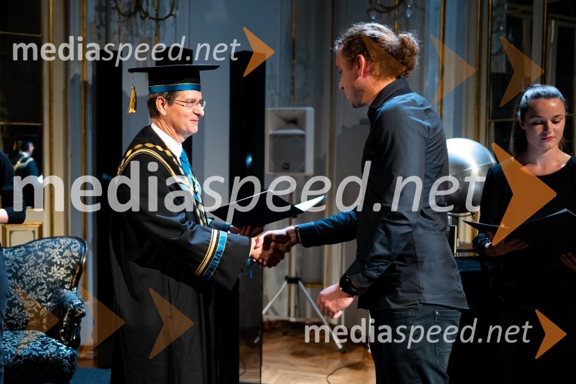 prof. dr. Zdravko Kačič, rektor Univerze v Mariboru;  Leon Abraham,  prejemnik listine za naj prostovoljca študenta Univerze v Mariboru 2022Dan Univerze v Mariboru 2022