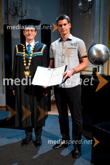 prof. dr. Zdravko Kačič, rektor Univerze v Mariboru;  Marko Gluhak, prejemnik listine za razvoj obštudijskih dejavnosti UM 2022Dan Univerze v Mariboru 2022