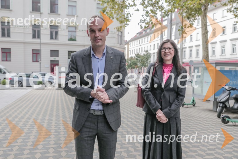  Anže Logar, poslanec SDS, predsednik Ljubljanskega odbora SDS ; dr.  Romana Jordan, bivša evroposlankaVložitev predsedniške kandidature dr. Anže Logar