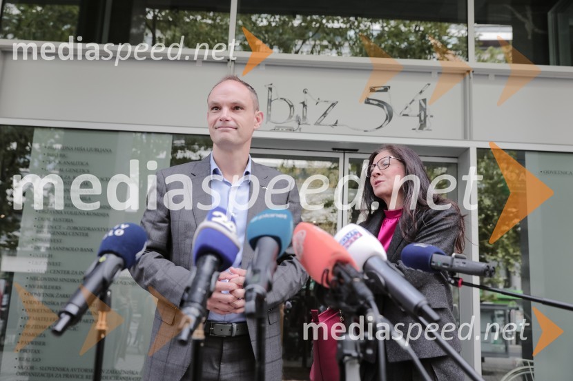  Anže Logar, poslanec SDS, predsednik Ljubljanskega odbora SDS ; dr.  Romana Jordan, bivša evroposlankaVložitev predsedniške kandidature dr. Anže Logar